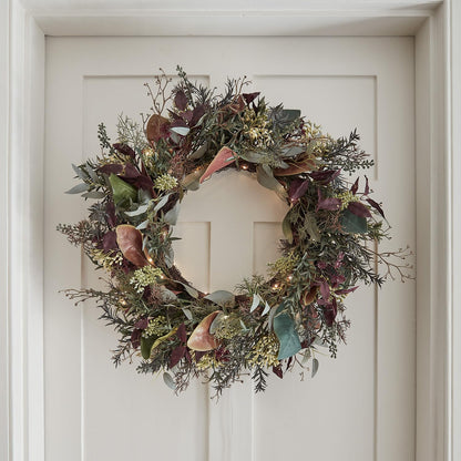 60cm Pre-Lit Red Robin & Eucalyptus Christmas Wreath – Artificial Front Door Decoration with 50 LED Lights, Battery Operated, Indoor/Outdoor